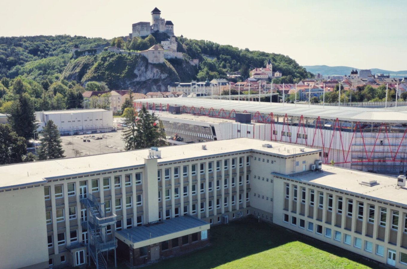 Klub | tuduj na univerzita v Trenne a hraj basketbal za BK AS Trenn