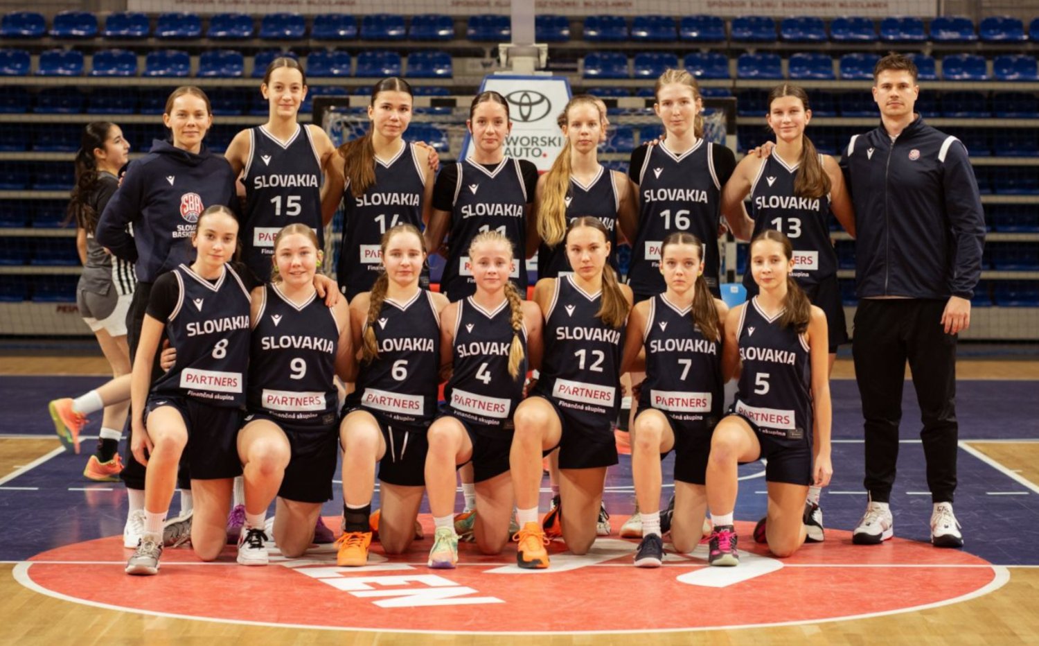 Akadmia | Bnesov si pred premirou v extralige obliekla aj reprezentan dres